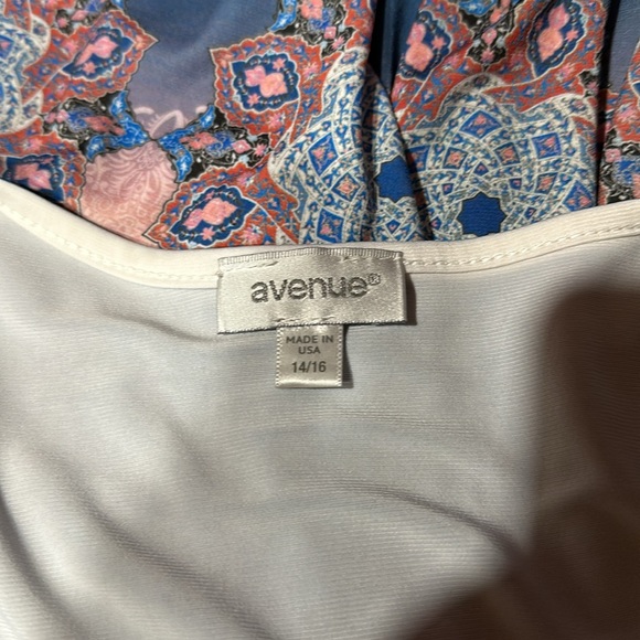 🌞NWOT Avenue V Neck Short Lacey Sleeve Blue and Pink Mandala Pattern Blouse - Picture 10 of 11